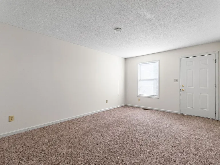 112 Stephanie Dr — Photo 5