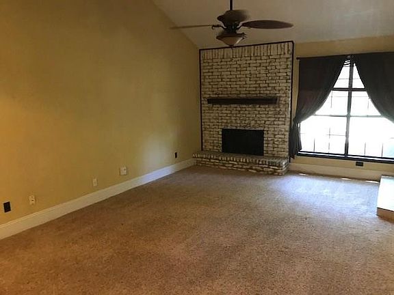 4th image of 219 N Wisteria St