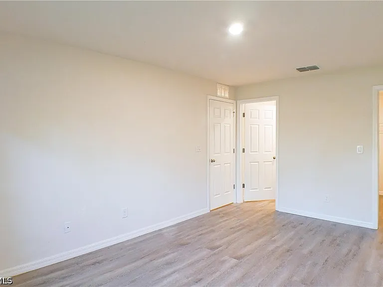 225 Rogers St — Photo 13