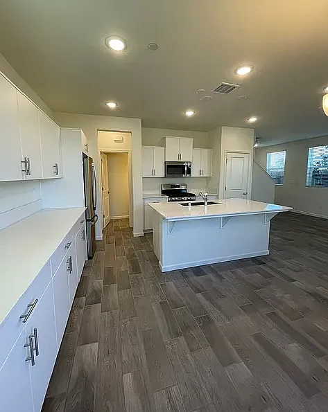 2002 N Perry Ln — Photo 4