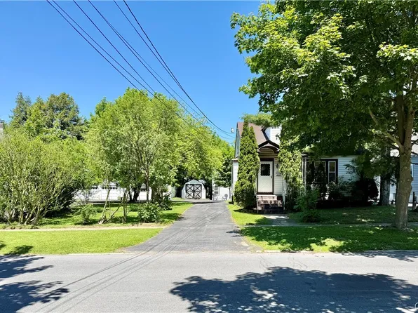 2208 Caroline St, Utica, NY 13502