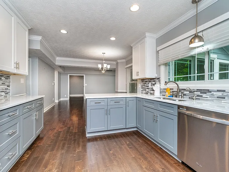 13738 Roswell Dr — Photo 13