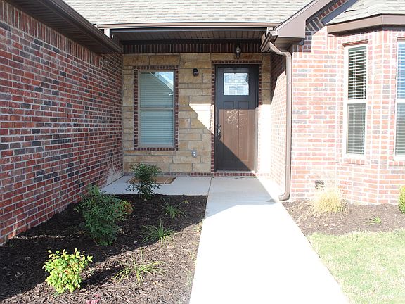 3rd image of 2303 SW Montana Ave