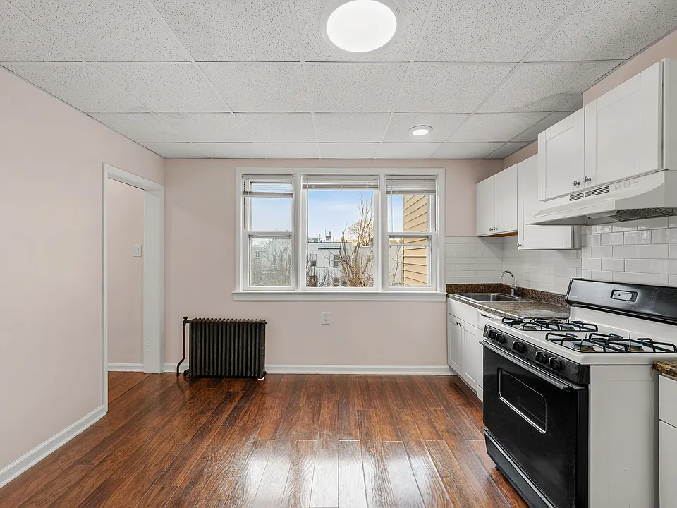 37 Pearsall Ave #1