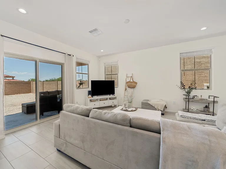 385 N Spring Flower Dr — Photo 1