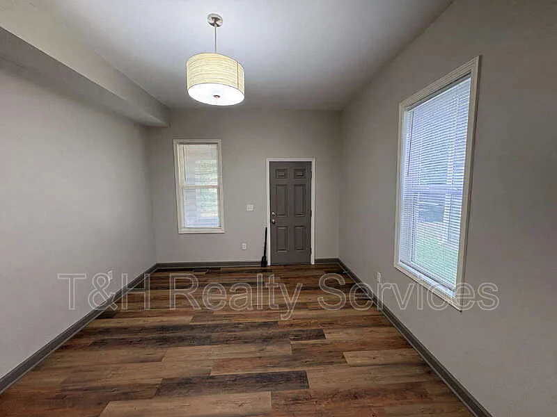2 bed, 1.5 bath, 1001 sqft, $1,175 — Photo 4