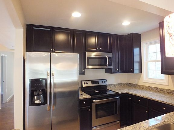 5th image of 203 E Deer Park Dr