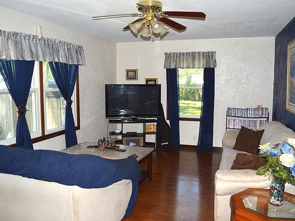 3rd image of 569 W 20th St
