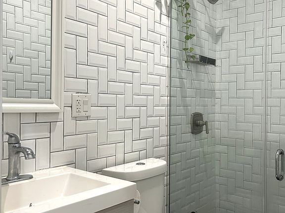 5th image of 980 Dekalb Ave #1