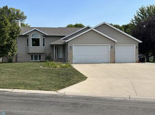2710 33rd St S, Fargo, ND 58103