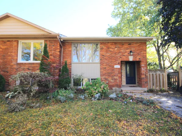 4244 York Dr, Niagara Falls, ON L2E 6Y4