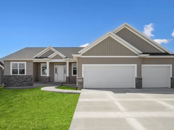 2714 Autumn Woods Dr, Cedar Falls, IA 50613