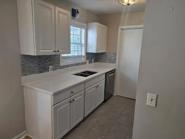 118 Butleigh Ct — Photo 2
