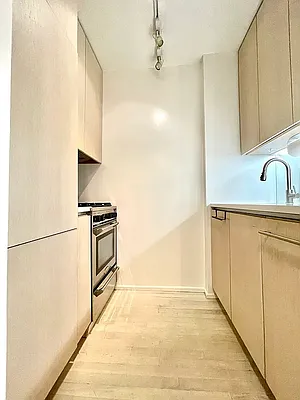 Rented by Yoon Realty Group | media 8