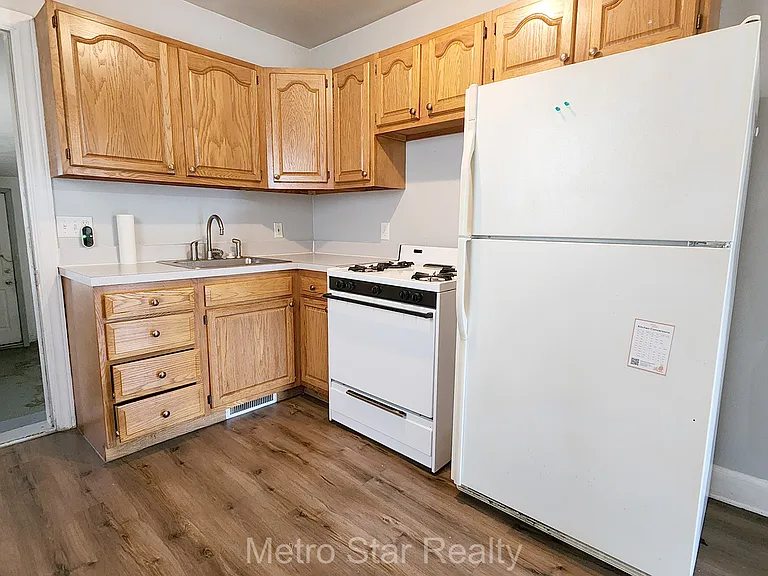353 W Brockton Ave — Photo 5