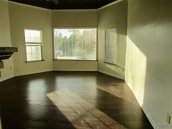 4th image of 205 S Ash Ave