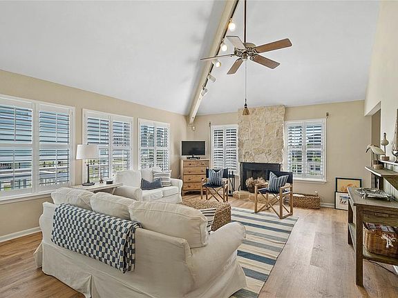 2nd image of 4206 Sandpiper Ln