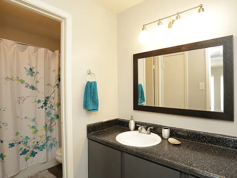 Kingston Port Apartments — Photo 7