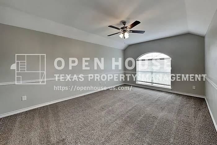 2129 Carrington Ave — Photo 13