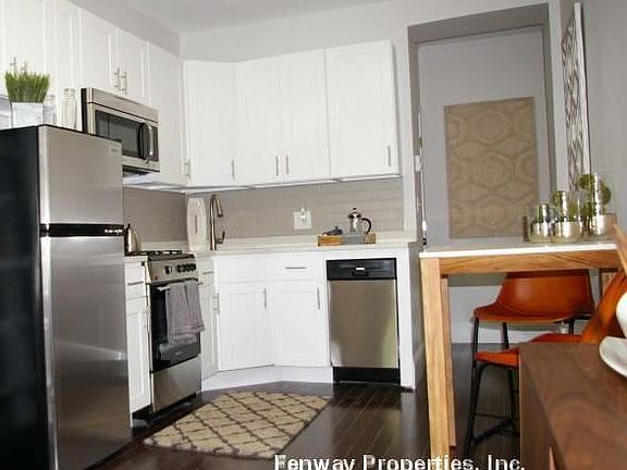 CLEARWAY ST. (MODEL UNIT) b