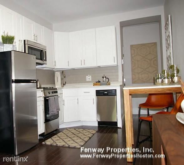 CLEARWAY ST. (MODEL UNIT) b