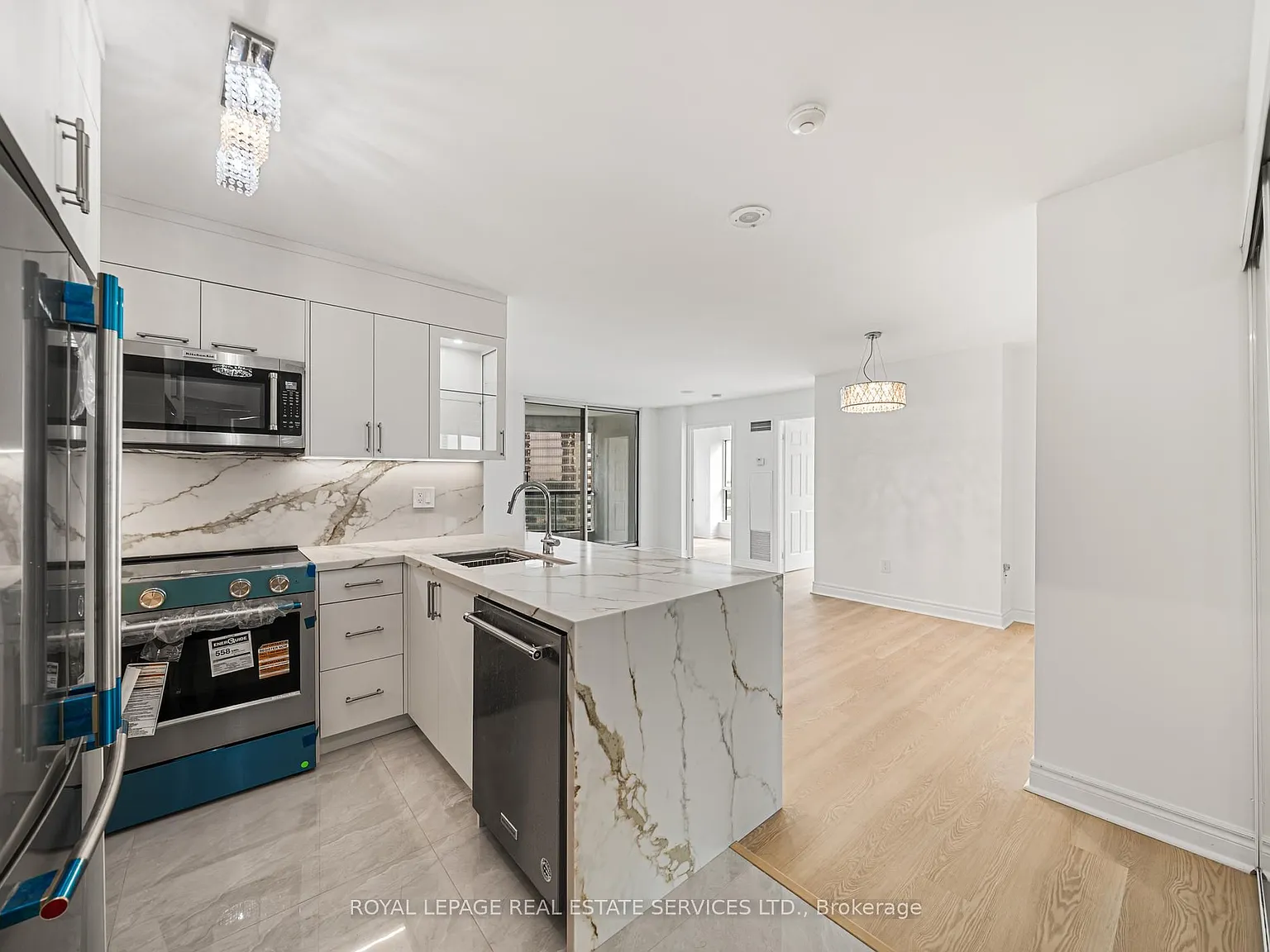 Sonata Condos — Photo 4