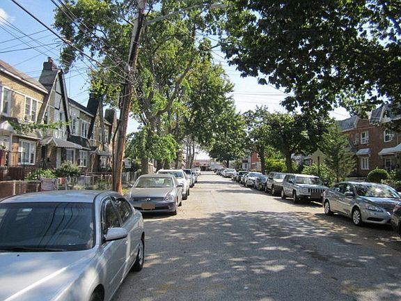 4th image of 11525 122nd St