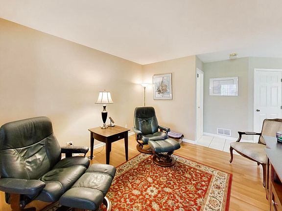 4th image of 634 Kendallwood Ct