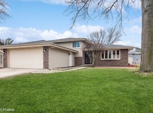308 Canyon Trl, Carol Stream, IL 60188