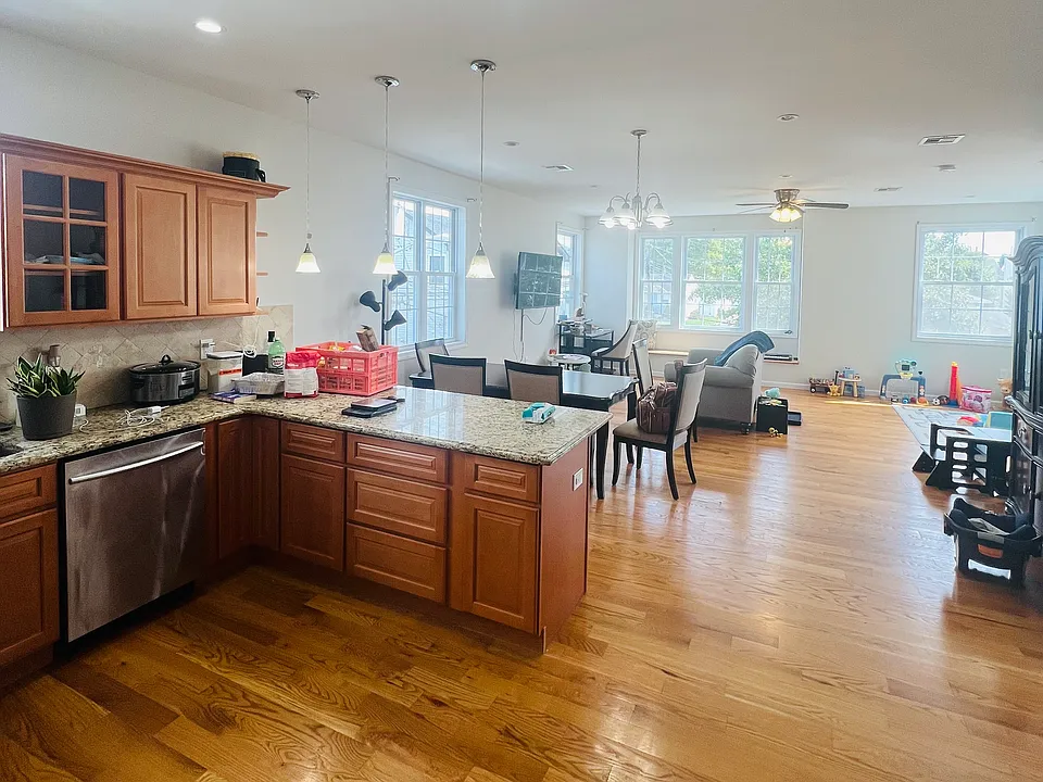 9 Myrtle Ave #2