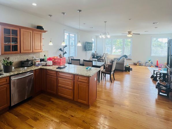 9 Myrtle Ave Floor 2
