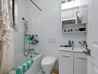 Sold by Thomas Lipovetsky, LREB