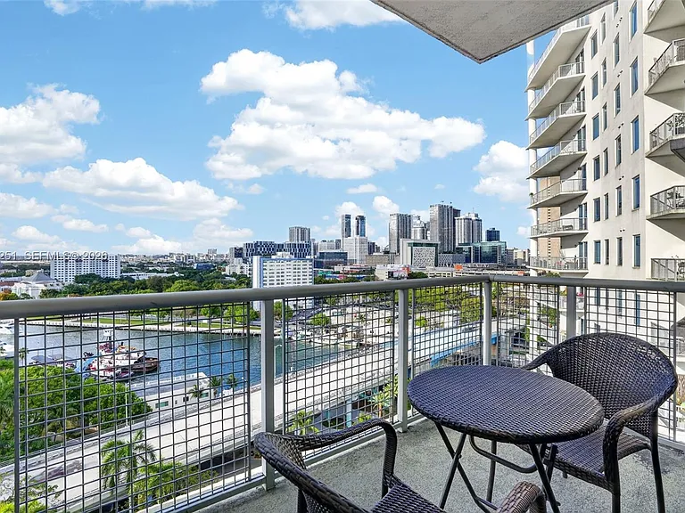 10 SW South River Dr #1410 — Photo 10