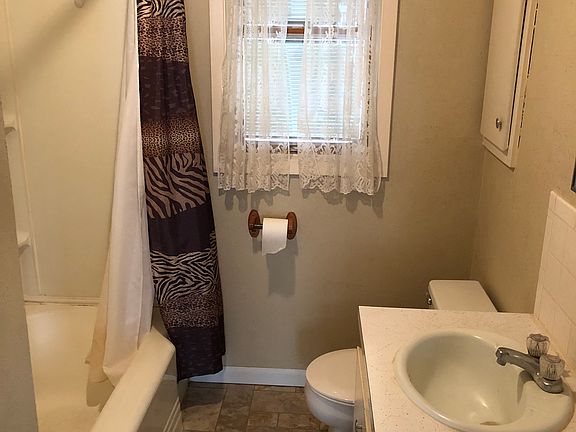 229 Spruce Bathroom