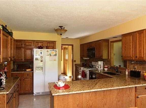 3rd image of 15 Birchwood Dr