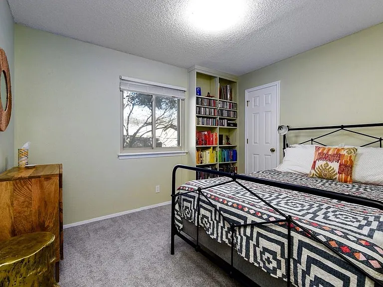 12916 Pegasus St — Photo 21