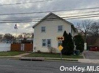 1938 Meadowbrook Rd, Merrick, NY 11566