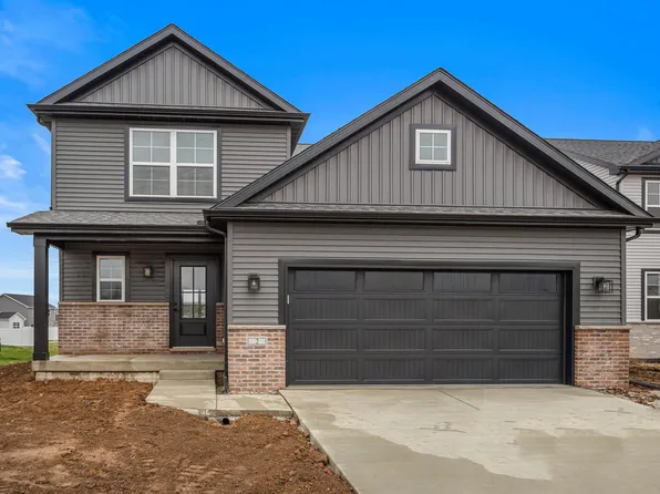 2 Meadow Dr, Monticello, IL 61856