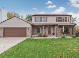 9145 Preserve Blvd, Eden Prairie, MN 55347