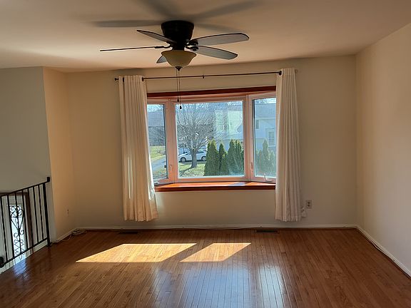 4th image of 2 Dyer Dr