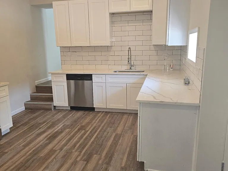 2600 E Hoffman St — Photo 7
