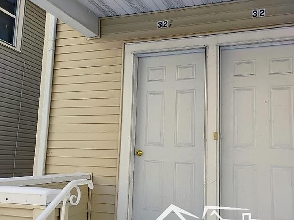 2nd image of 32 E Cotton St #1/2