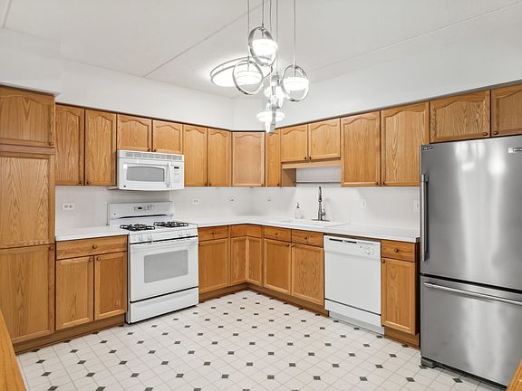 4th image of 1477 E Thacker St APT 204