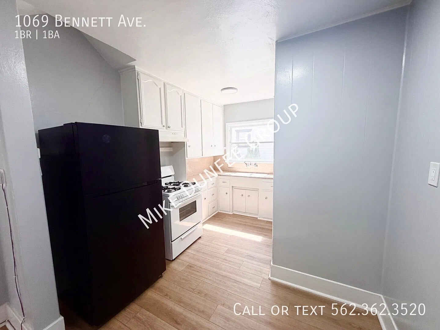 1069 Bennett Ave — Photo 2