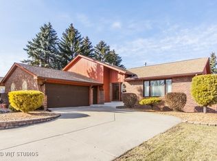 1013 Crestview Dr, Lemont, IL 60439