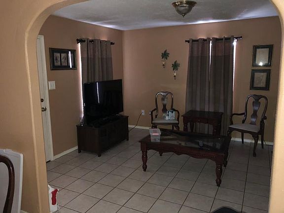 3rd image of 279 Caddo