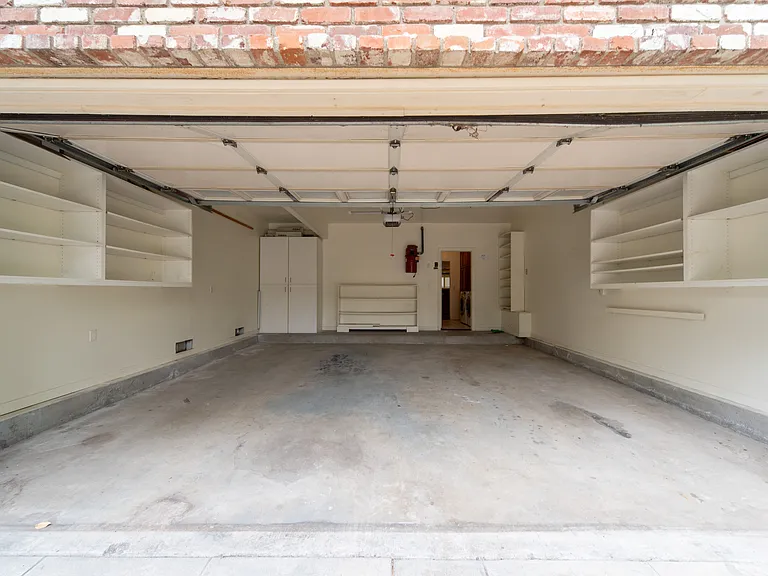 218 E Newman Ave — Photo 27
