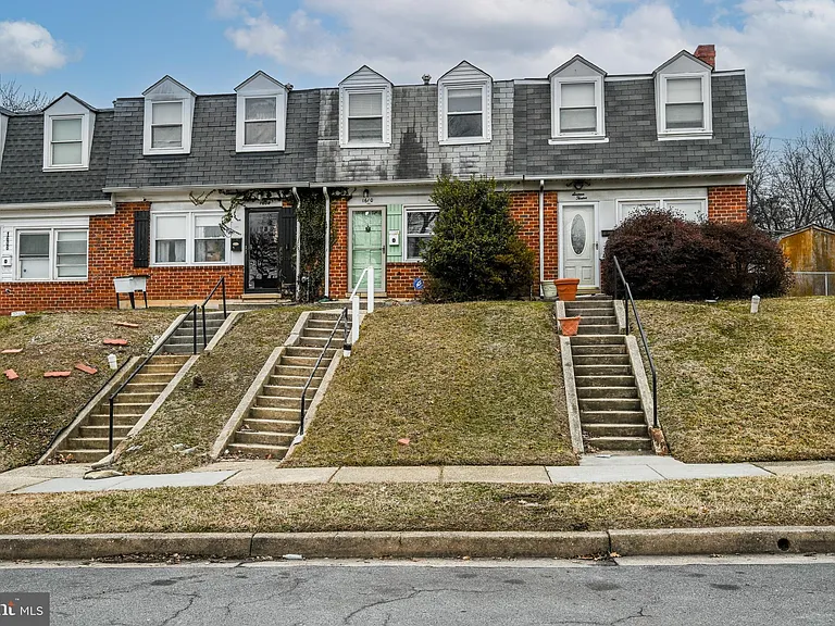1610 Wentworth Ave — Photo 1