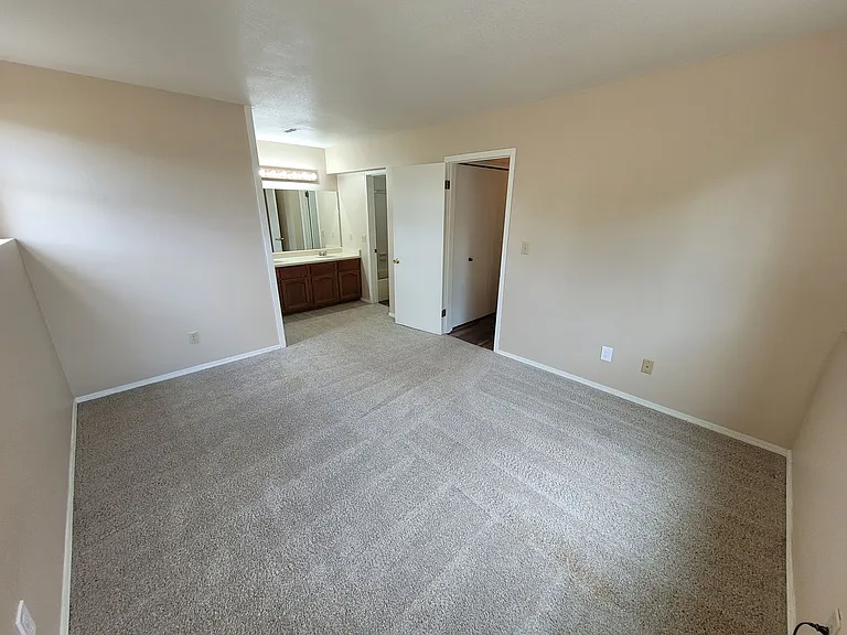 2720-2758 Mirage Dr — Photo 34