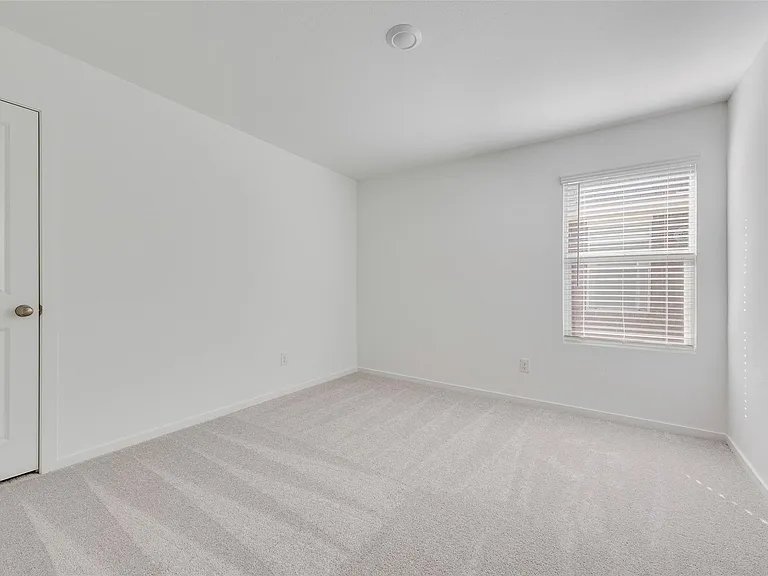 2037 Derby Ln — Photo 26